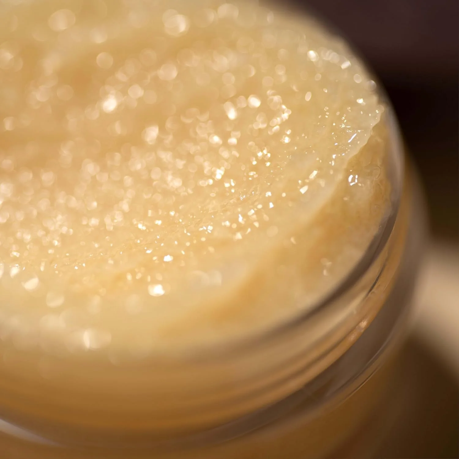 Conditioning Lip Scrub With Honey Crystals - Image 3