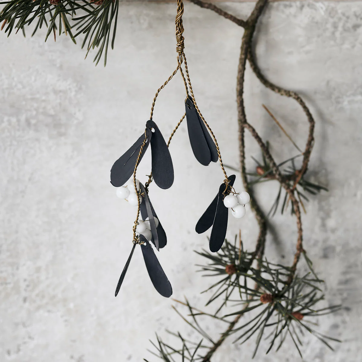 Ornament Mistletoe - Black (13.78 in) - Image 2