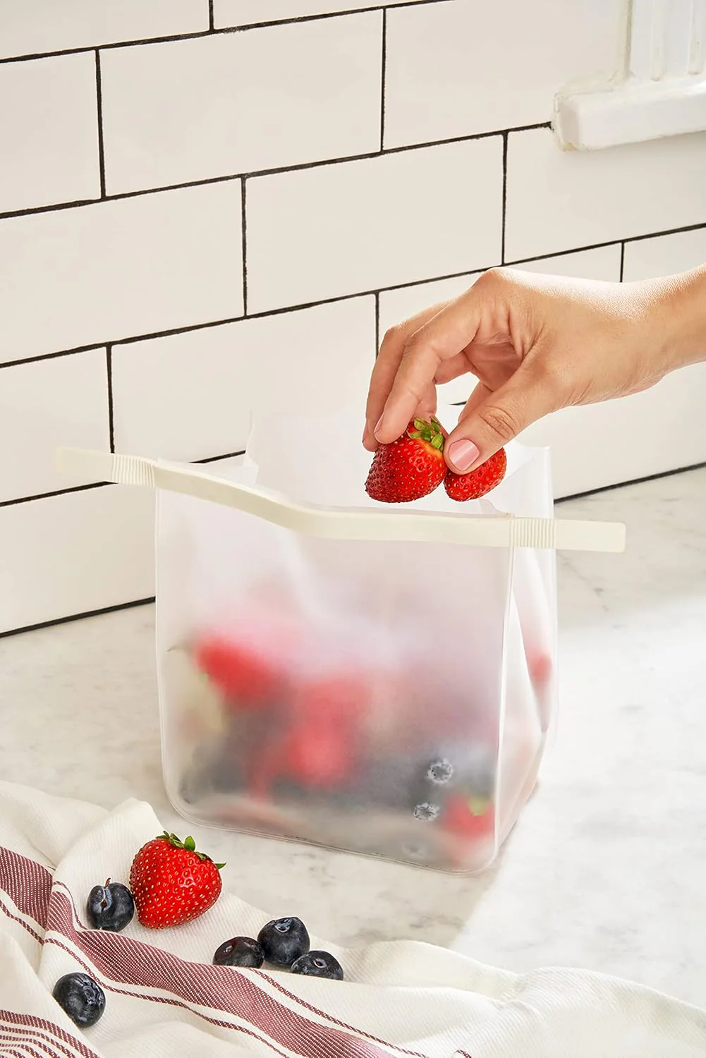 50oz Roll Tight Reusable Food Storage Bag - Clear - Image 3