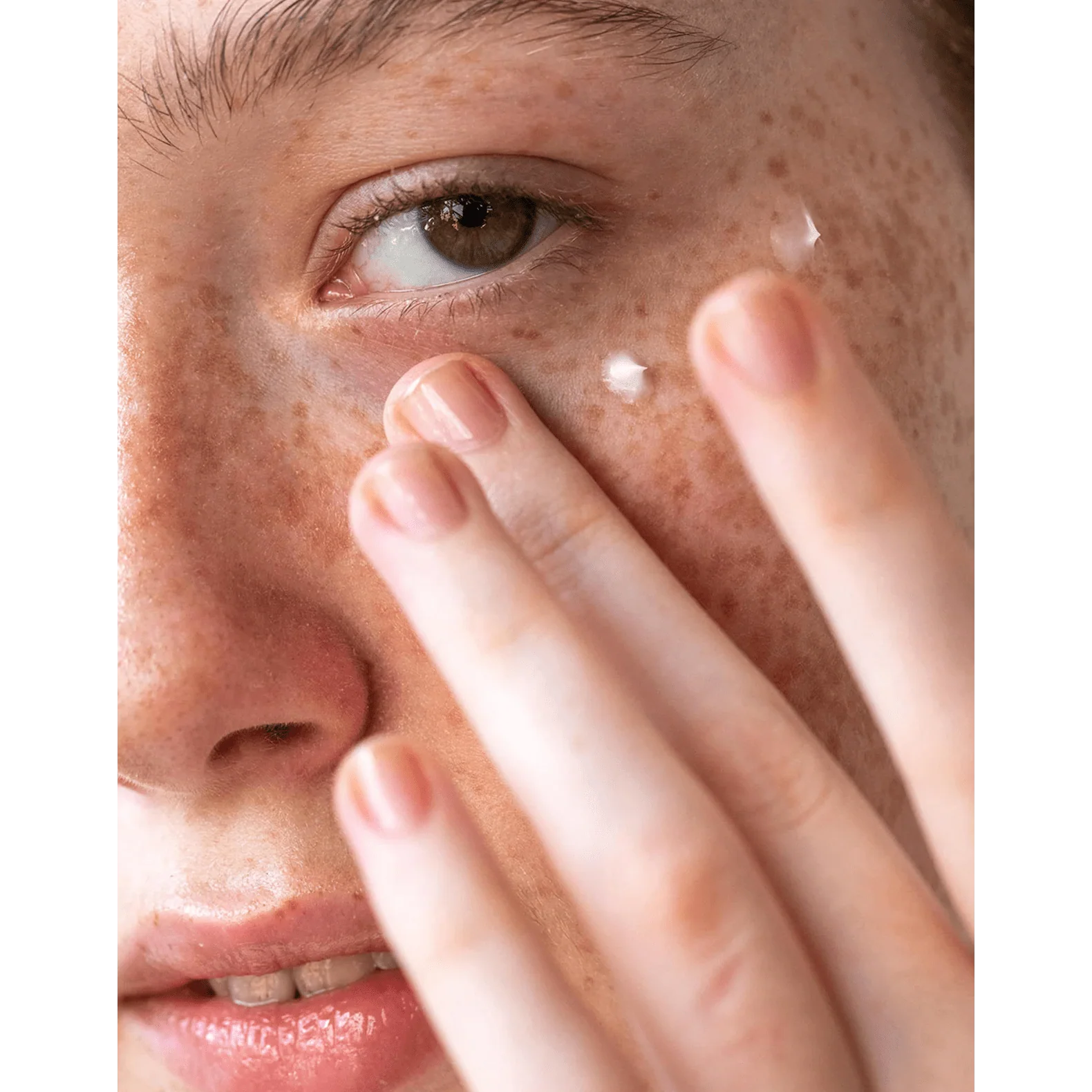 Smoothing Vitamin C Eye + Expression Lines Cream - Image 6