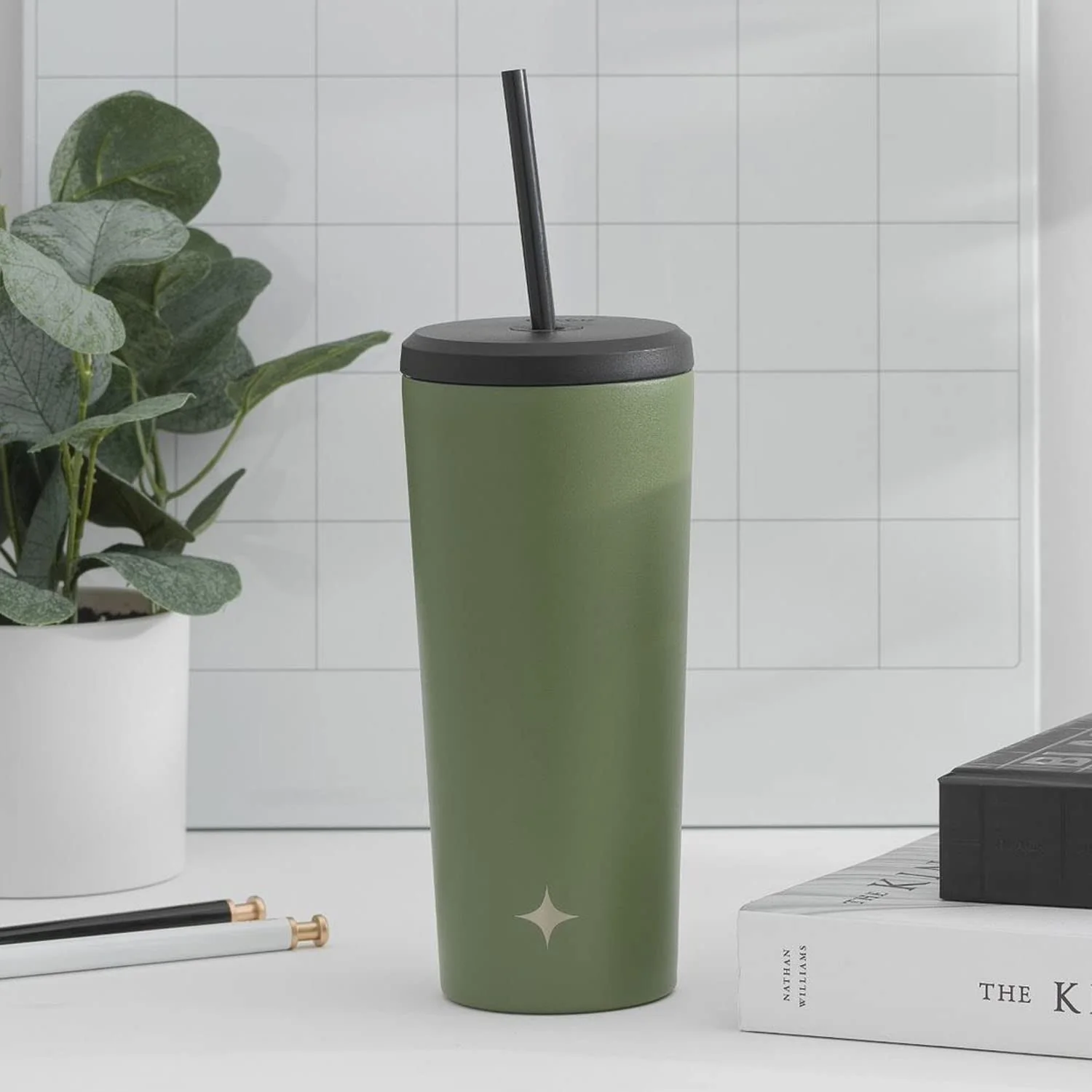 Vacuum Insulated Tumbler with Straw & Flip Lids (Green) 20oz - Image 3