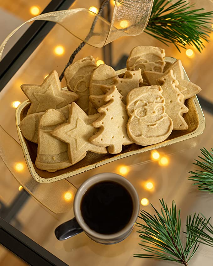 Festive Polar Bear Cookie Tin - Image 4